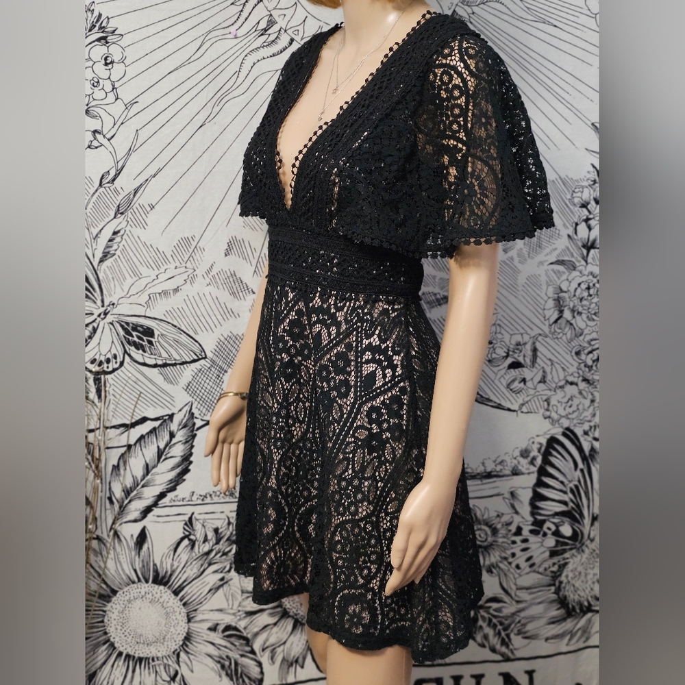 Like New Lulu's Elegant Black Lace Mini Dress Fully Lined Small - Picture 1 of 11